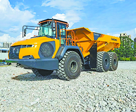 柳工首臺鉸接式卡車成功下線