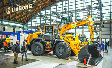 柳工產品亮相第27屆意大利綠色能源與環保展覽會