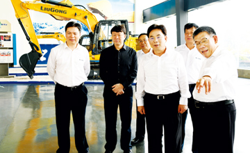 自治區高院院長黃海龍蒞臨公司調研