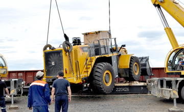 中國最大裝載機順利交付并投入使用