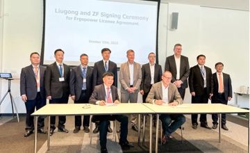 自治區黨委常委、副主席許永錁見證柳工與ZF公司簽署產品技術許可協議
