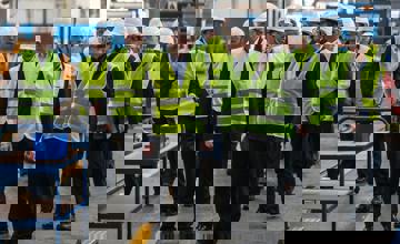 工信部部長苗圩視察柳工銳斯塔公司