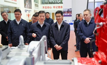 自治區副主席曹志強調研柳工：以科技創新引領產業創新 加快打造現代化支柱產業